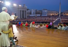 Little boy gets on stage with the pope